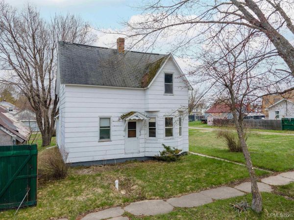 628 N 7th Avenue, Iron River, MI 49935
