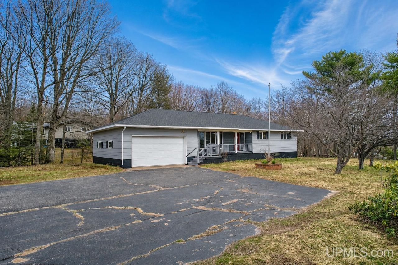 47276 Edgewood Road, Portage Twp, MI 49905 Main Photo
