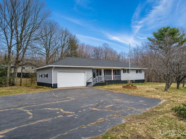47276 Edgewood Road, Portage Twp, MI 49905