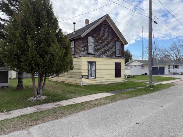 6362 1st AVE Road, Garden, MI 49835