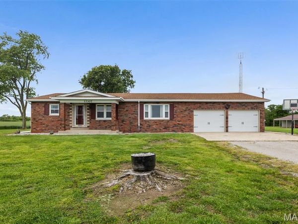 12307 County Highway 27, Nashville, IL 62263