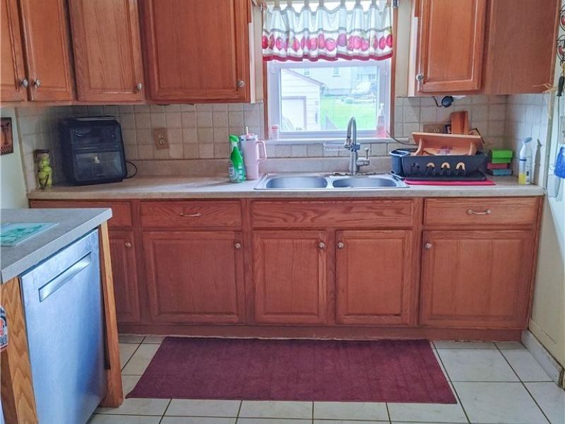 370 Elm Street , Struthers, OH 44471 Photo 5
