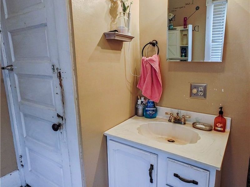 370 Elm Street , Struthers, OH 44471 Photo 7