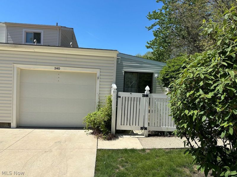 240 Deepwood Drive , Wadsworth, OH 44281 Photo 1