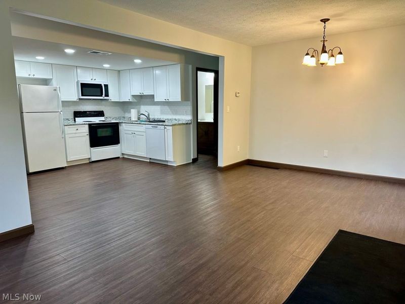240 Deepwood Drive , Wadsworth, OH 44281 Photo 3