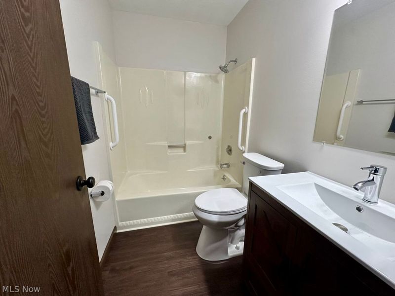 240 Deepwood Drive , Wadsworth, OH 44281 Photo 9
