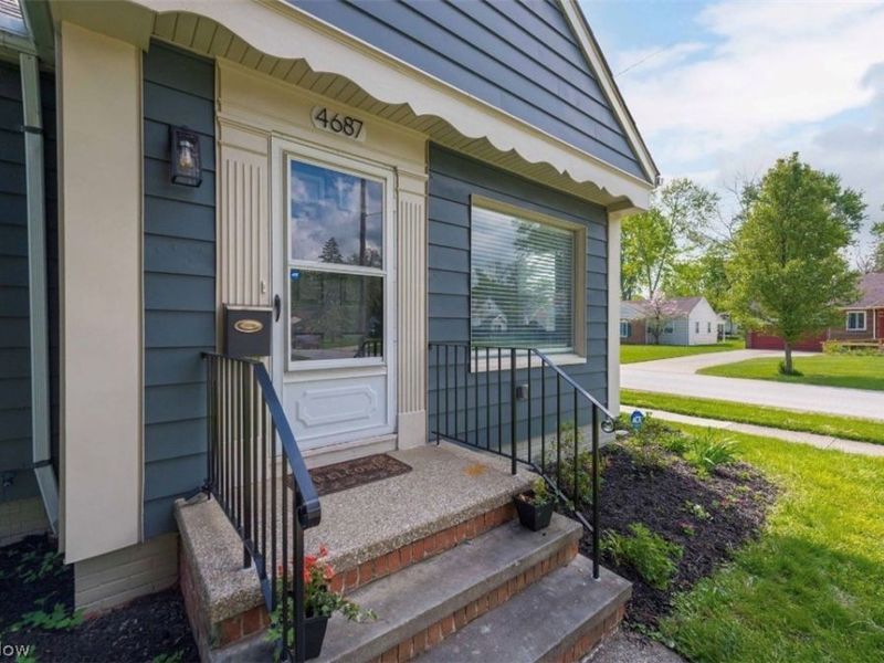 4687 W 226th Street W, Fairview Park, OH 44126 Photo 4