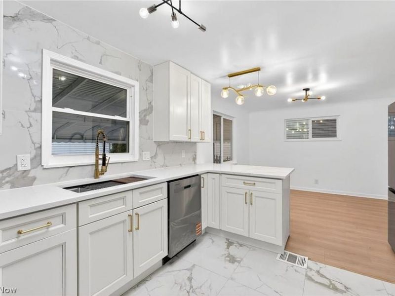 3377 W 131st Street , Cleveland, OH 44111 Photo 5