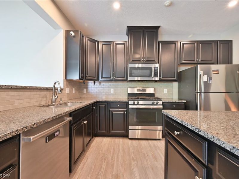 38816 Coronado Avenue , Avon, OH 44011 Photo 16