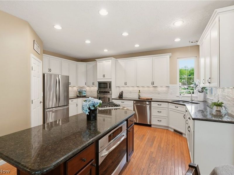 9181 Millstream Circle , Olmsted Falls, OH 44138 Photo 17