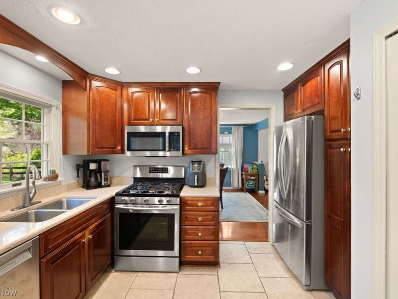 387 Hurst Drive , Bay Village, OH 44140 Photo 13