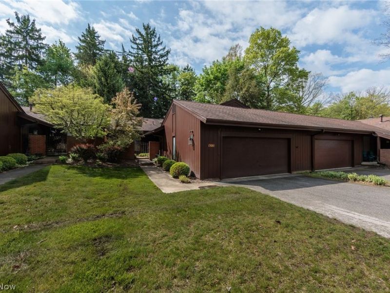 928 Trimble Place , Sagamore Hills, OH 44067 Photo 1
