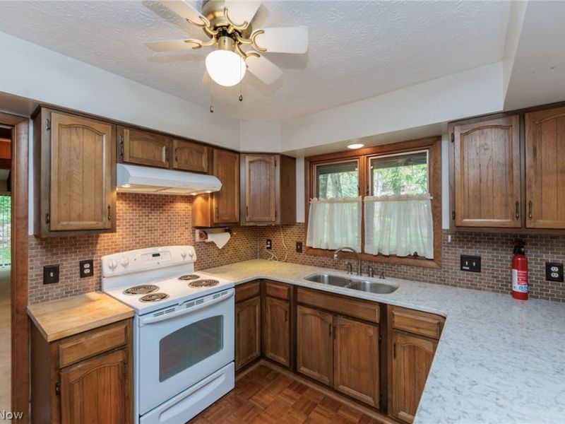 928 Trimble Place , Sagamore Hills, OH 44067 Photo 12