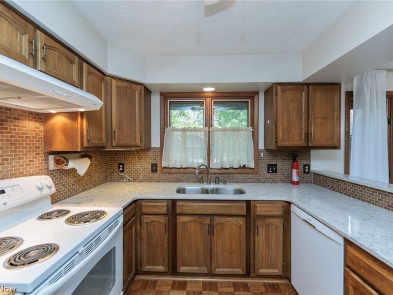 928 Trimble Place , Sagamore Hills, OH 44067 Photo 16