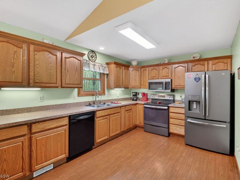 15408 Rock Creek Road , Chardon, OH 44024 Photo 17