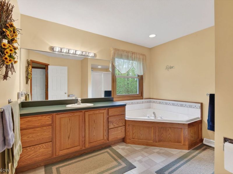 15408 Rock Creek Road , Chardon, OH 44024 Photo 23