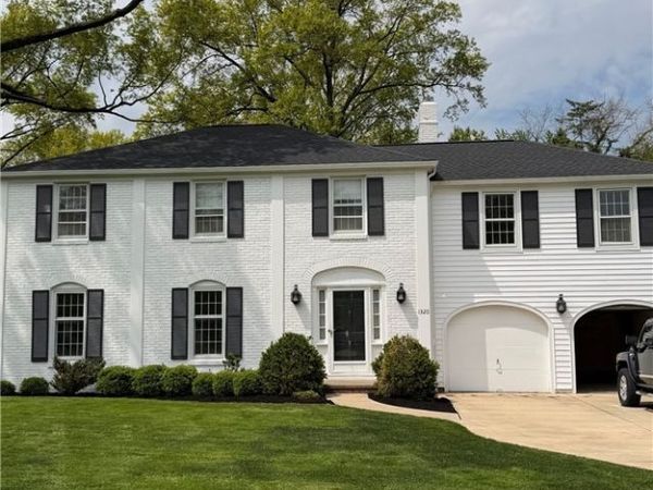 1320 Queen Annes , Westlake, OH 44145