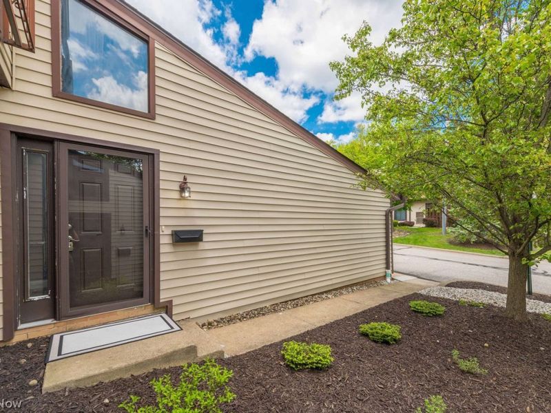 15057 Pine Valley Trail , Middleburg Heights, OH 44130 Photo 3