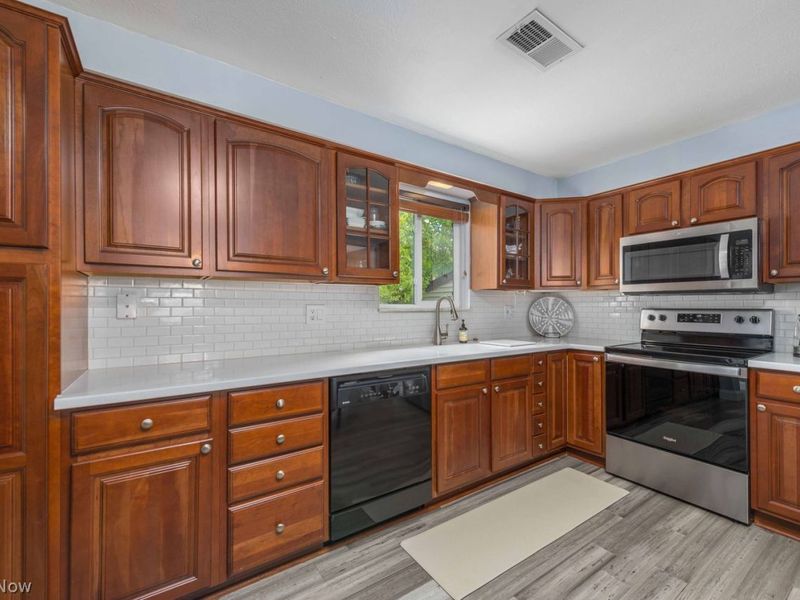 15057 Pine Valley Trail , Middleburg Heights, OH 44130 Photo 8