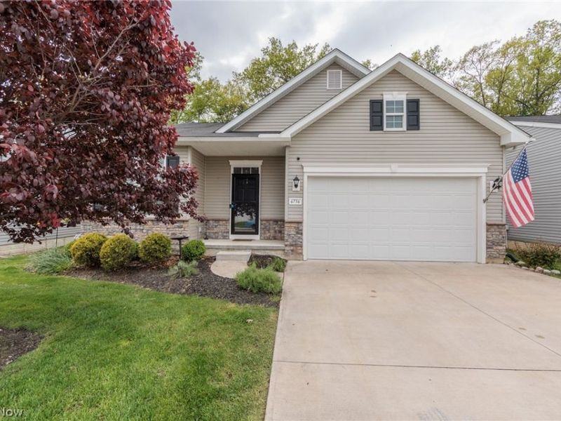 6736 Amber Way , North Ridgeville, OH 44039 Photo 2