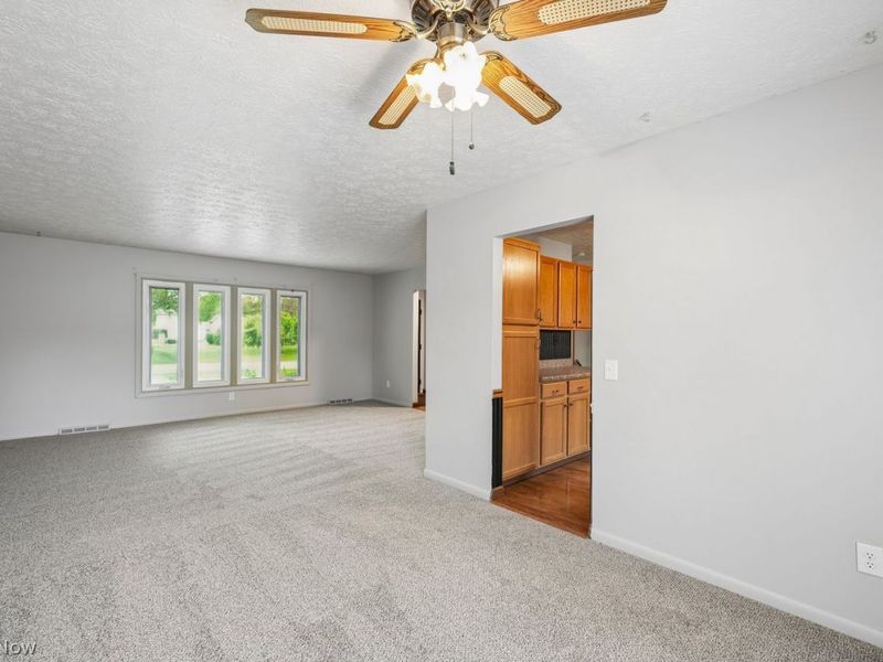 2212 Zircon Street NE, Canton, OH 44721 Photo 5