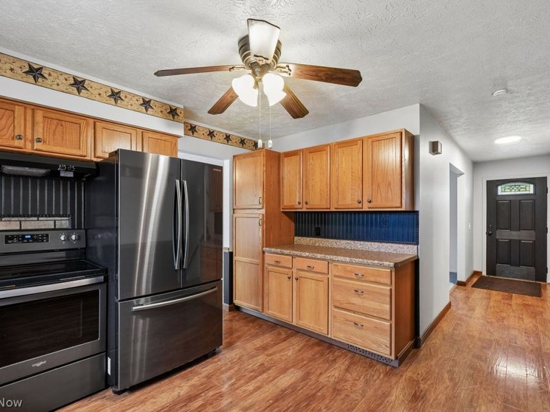 2212 Zircon Street NE, Canton, OH 44721 Photo 8