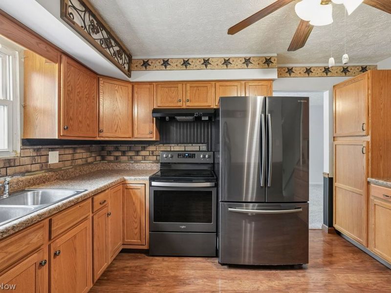 2212 Zircon Street NE, Canton, OH 44721 Photo 9