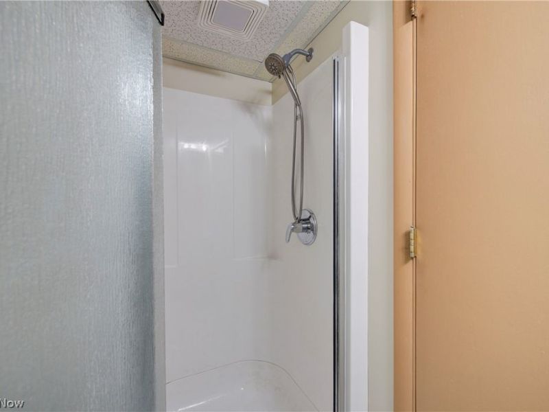 15654 Rademaker Drive , Brook Park, OH 44142 Photo 19