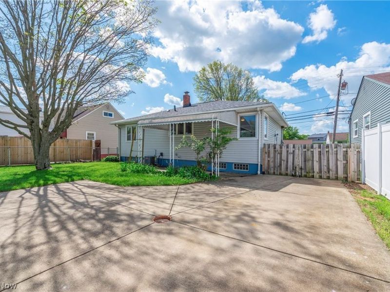 15654 Rademaker Drive , Brook Park, OH 44142 Photo 32