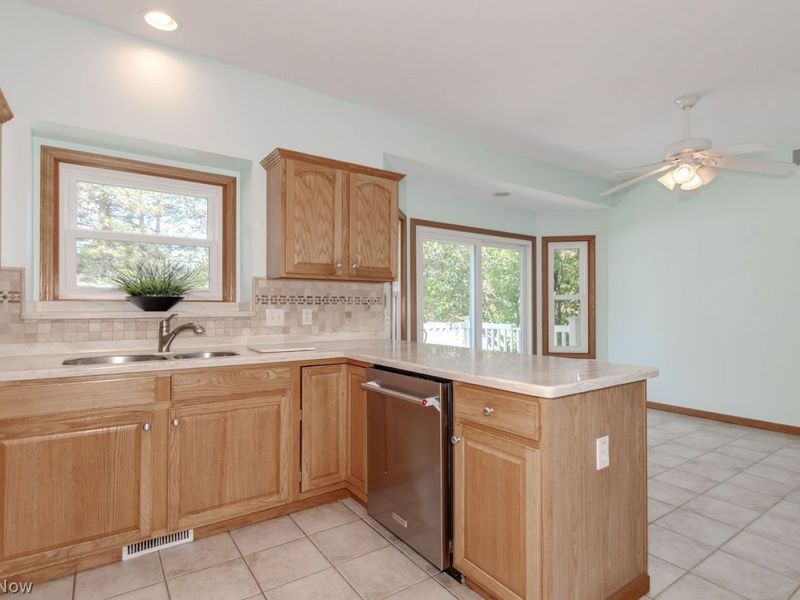 6782 Perennial Lane , Mentor, OH 44060 Photo 9