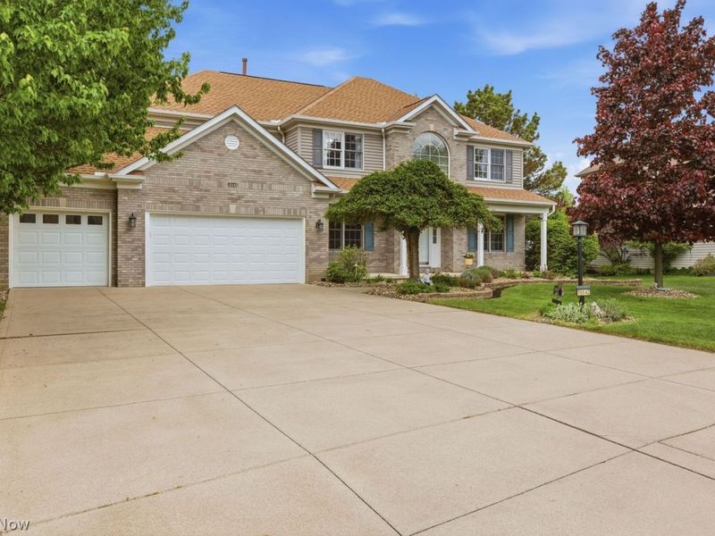 15142 Old Oak Drive , Strongsville, OH 44149 Photo 2