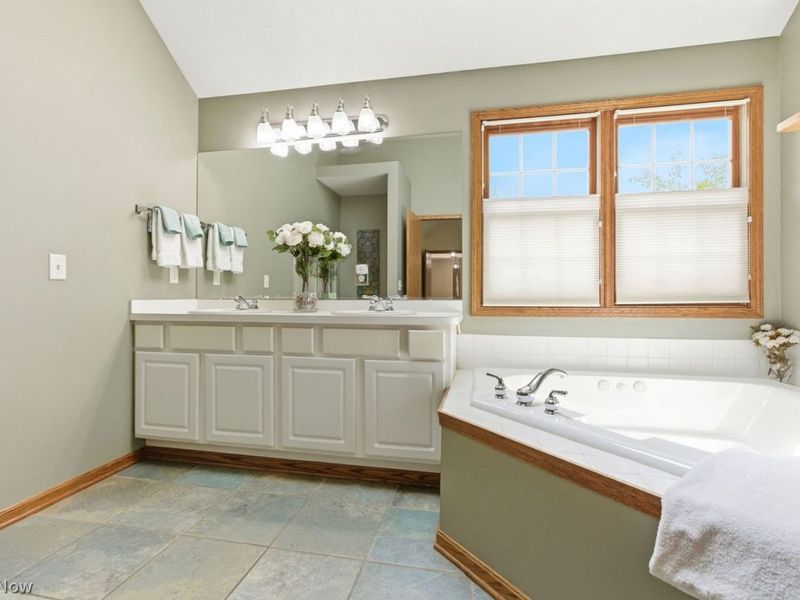 15142 Old Oak Drive , Strongsville, OH 44149 Photo 31