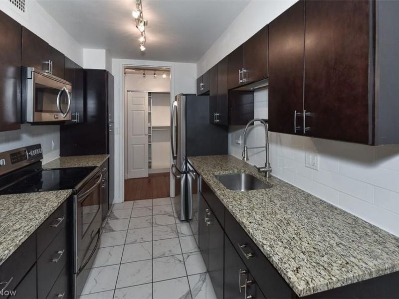 12700 Lake Avenue , Unit 1610, Lakewood, OH 44107 Photo 11