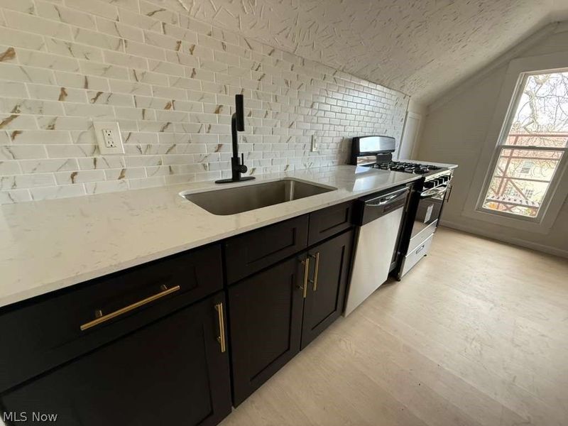 1278 W 102nd Street , Cleveland, OH 44102 Photo 8