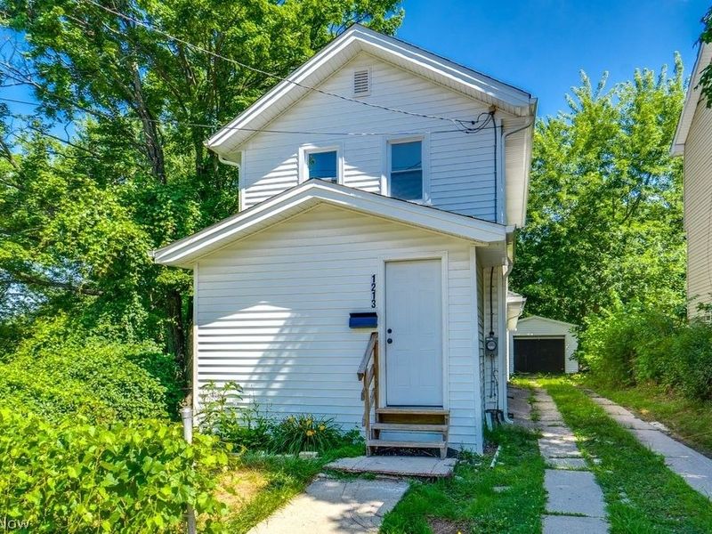 1213 Smithfarm Avenue, Akron, OH 44305 Photo 1