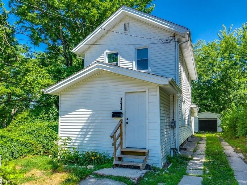 1213 Smithfarm Avenue, Akron, OH 44305 Photo 2