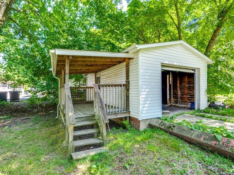 1213 Smithfarm Avenue, Akron, OH 44305 Photo 3