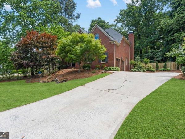 1028 Towne Lake Hills E, Woodstock, GA 30189