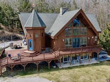 20 Crest Ln, Madison, NH 03849