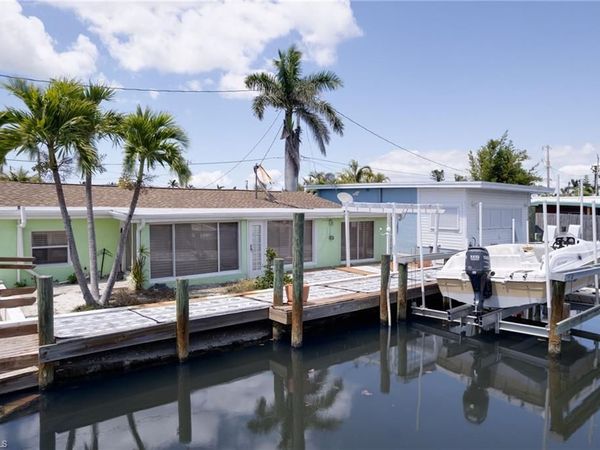 2647 Pine ST , MATLACHA, FL 33993