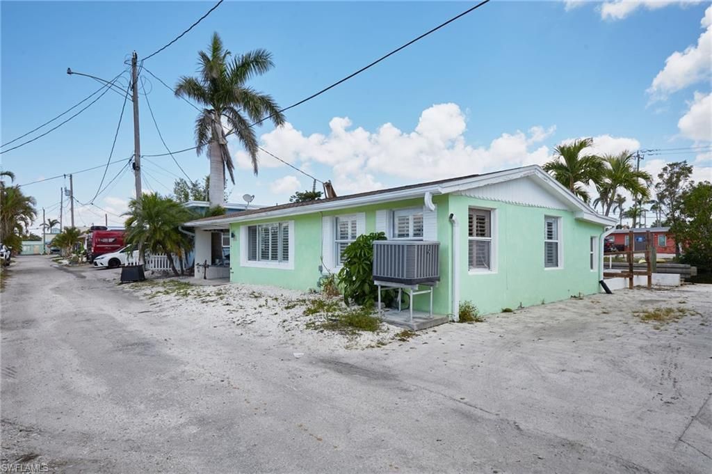2647 Pine St, Matlacha, FL 33993 Photo