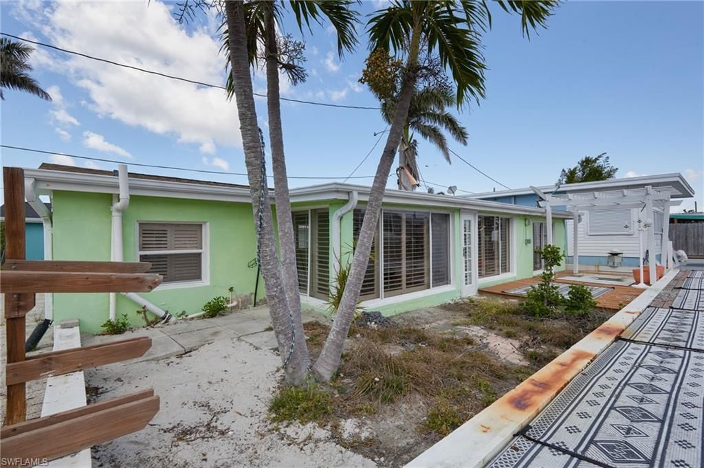 2647 Pine St, Matlacha, FL 33993 Photo
