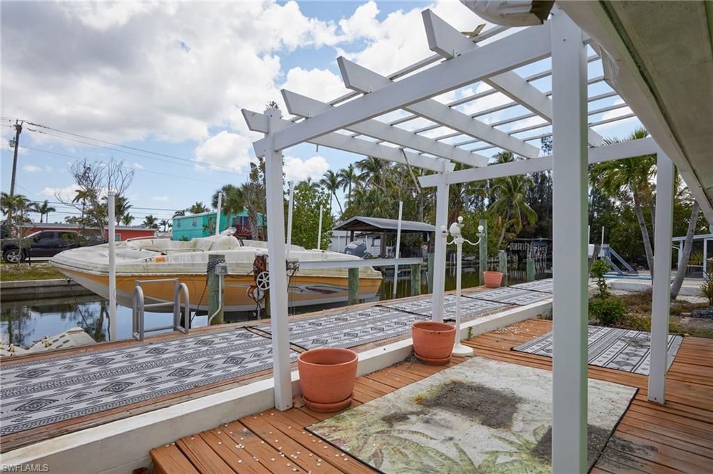 2647 Pine St, Matlacha, FL 33993 Photo