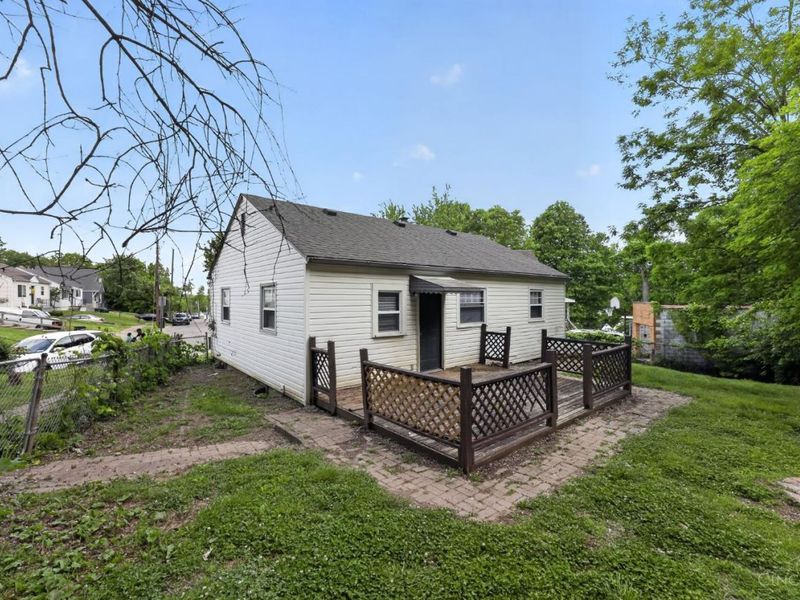 1923 Ashbrook Drive, Cincinnati, OH 45238 Photo 2