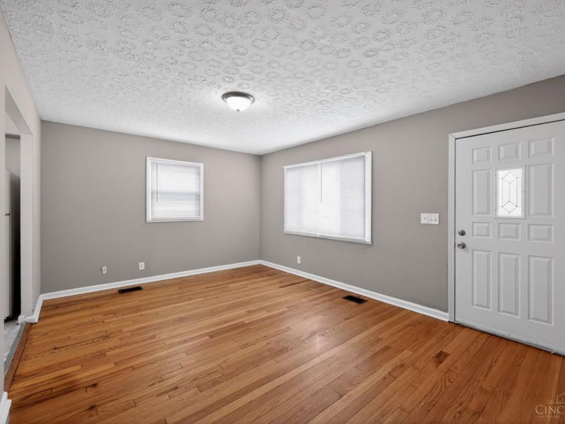 1923 Ashbrook Drive, Cincinnati, OH 45238 Photo 8