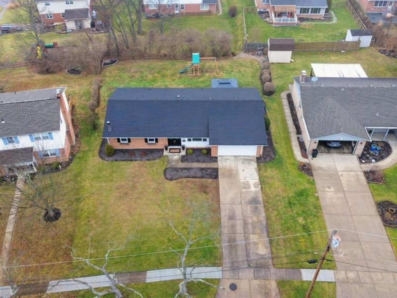 6250 Elmhill Court, Green Township, OH 45248 Photo 2