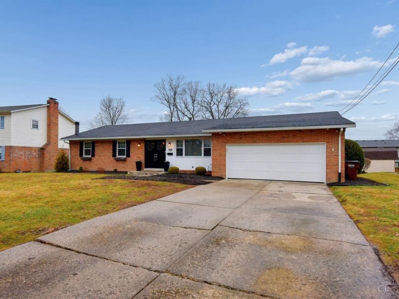 6250 Elmhill Court, Green Township, OH 45248 Photo 3