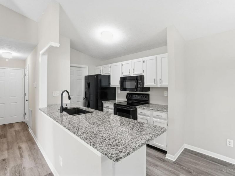 8900 Eagleview Drive, Unit 11, West Chester, OH 45069 Photo 4