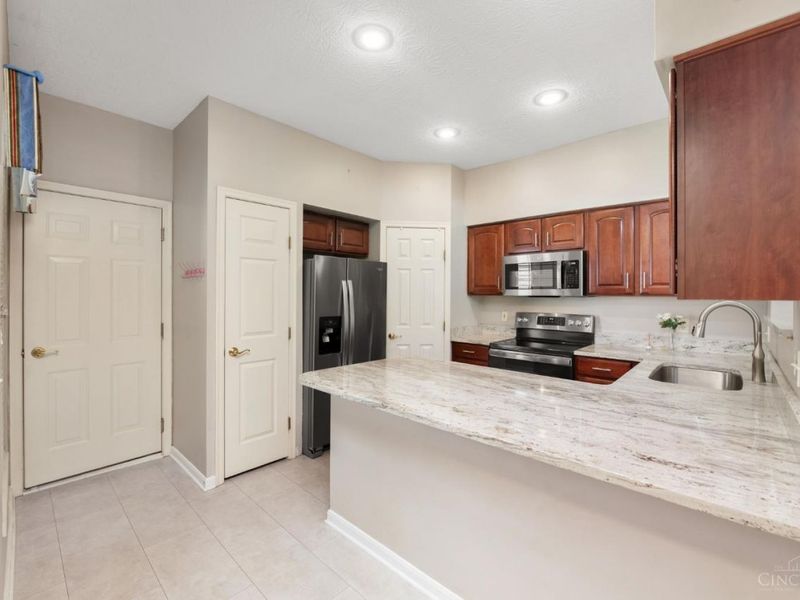 5927 Castlewood Crossing, Miami Twp, OH 45150 Photo 11