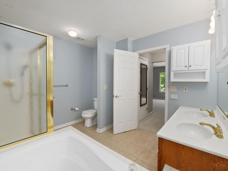 5927 Castlewood Crossing, Miami Twp, OH 45150 Photo 19